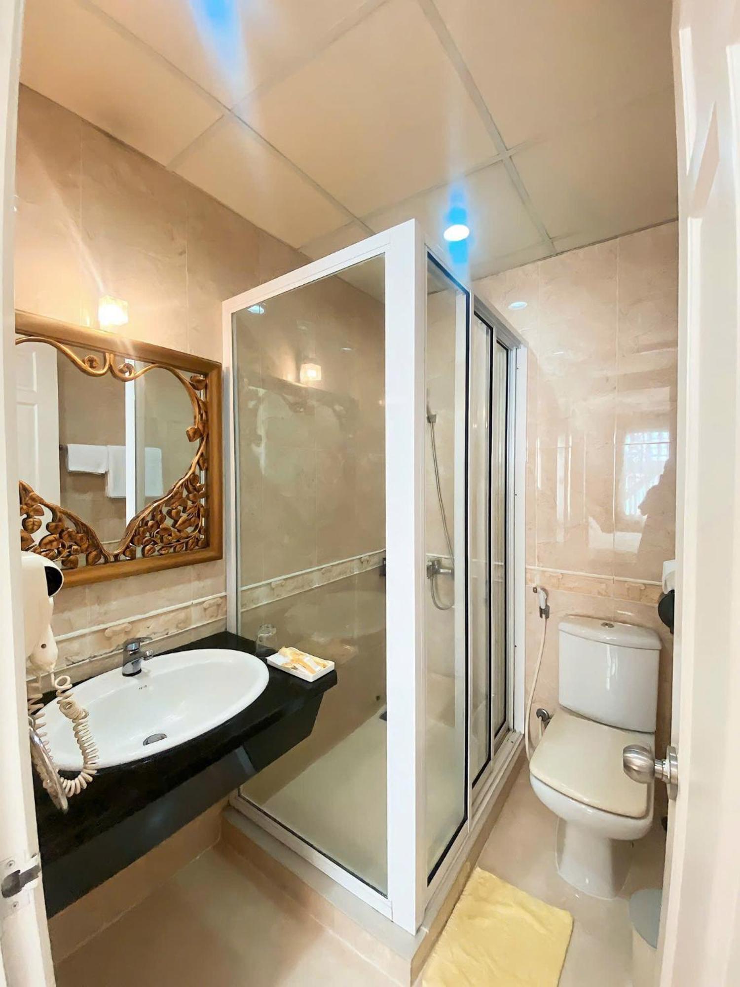Hoang Thanh Thuy Airport Hotel 2 - Gan Am Thuc Dem Cho Hoang Hoa Tham Ho Şi Min Dış mekan fotoğraf