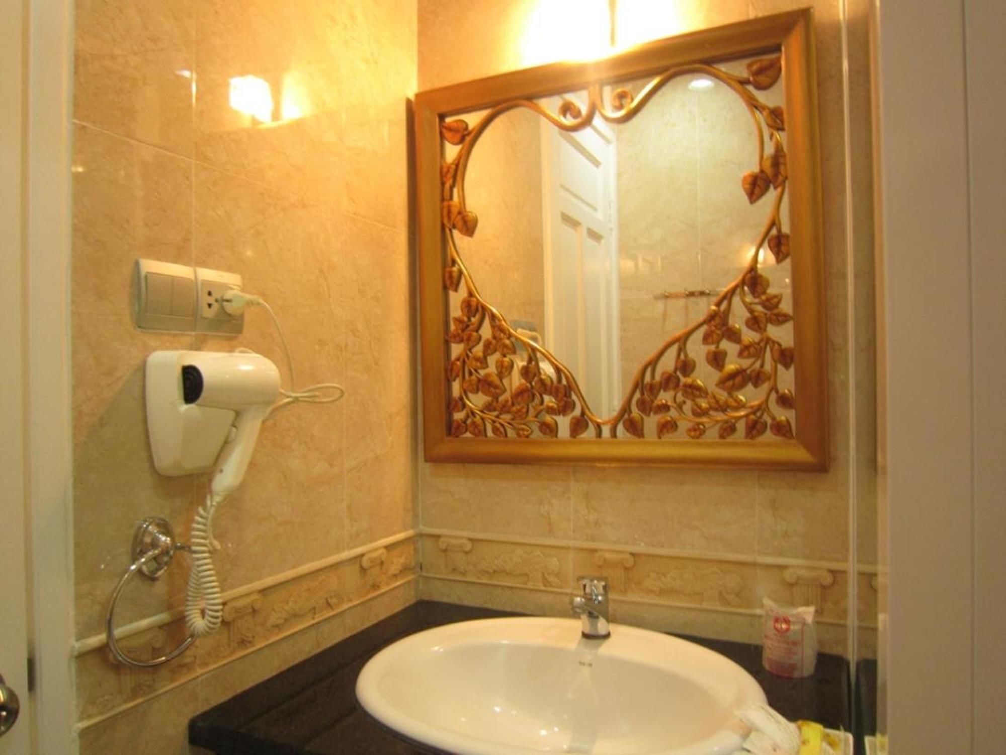 Hoang Thanh Thuy Airport Hotel 2 - Gan Am Thuc Dem Cho Hoang Hoa Tham Ho Şi Min Dış mekan fotoğraf
